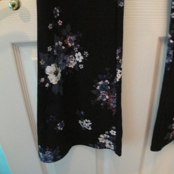 FREE - ANY $8 top w Pink Republic Pants Floral pants Size L - Picture 4 of 12